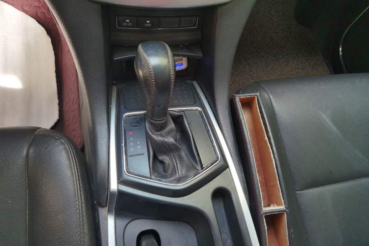 Used JMC Yusheng S350 2013 2.4T Automatic 2WD Diesel Luxury Edition 5 Seats