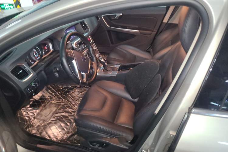 Used Volvo S60 2018 S60L T4 Zhiyuan Edition
