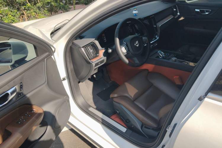 Used Volvo S60 2025 B4 Zhiyuan Luxury Edition