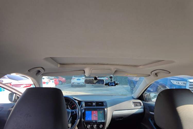 Used Volkswagen Sagitar 2015 1.6L Automatic Comfort Model
