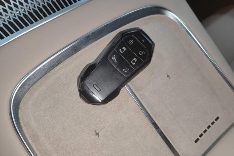 Used XPeng X9 2025 740 Ultra-Long Range Max
