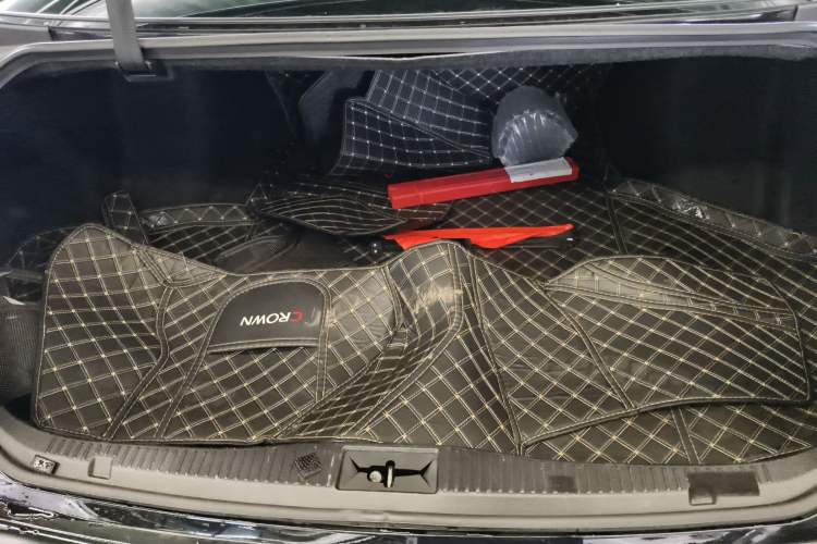 Used Toyota Crown 2015 2.0T Fashion Edition
