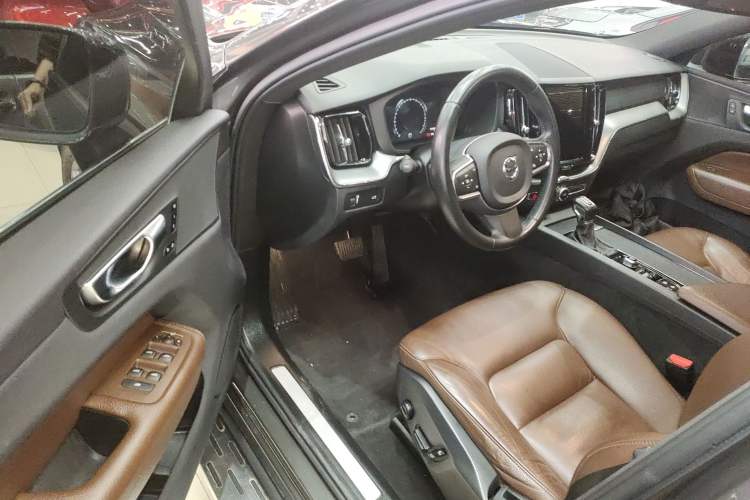 Used Volvo XC60 2021 T5 4x4 Smart Luxury Edition
