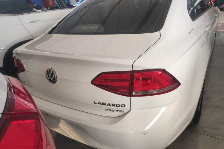 Used Volkswagen Lamando 2017 230TSI DSG Fashion Edition
