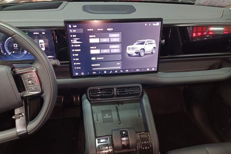 Used  Leopard 5 2023 Navigator Edition
