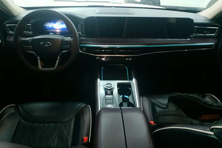 Used Ford Explorer 2023 EcoBoost 285 Four-Wheel Drive Titanium Edition 6 Seats