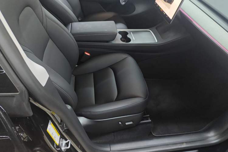 Used Tesla Model Y 2023 Rear-Wheel-Drive Version
