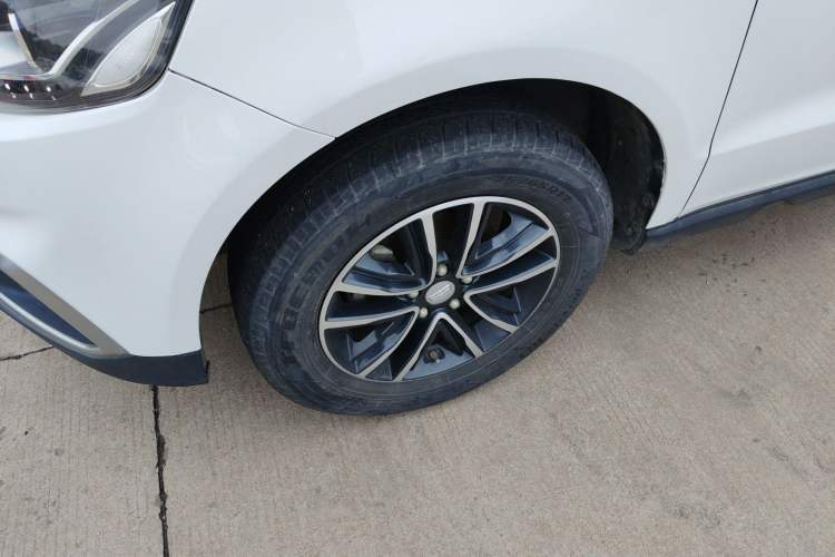 Used Geely Auto Vision X6 2019 1.4T CVT 4G Connected Flagship Version China VI Standard