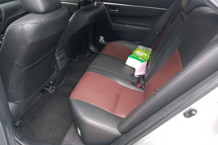 Used Toyota Corolla 2018 Dual-Engine 1.8L E-CVT Smart Edition
