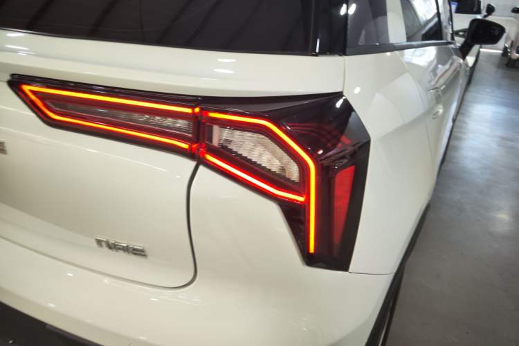 Used Geometry E Firefly 2024 301km Starlight
