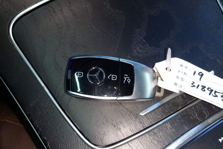 Used Mercedes-Benz E-Class 2019 E 300 L Sporty and Stylish Model
