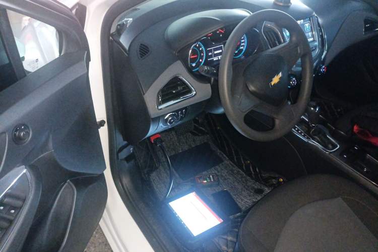 Used Chevrolet Cruze 2018 320 Automatic Pioneer Sunroof Edition
