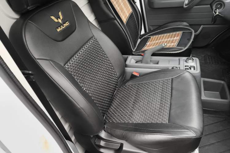 Used Wuling Yangguang 2024 300km Comfort Version with Sealed Windows 60kW