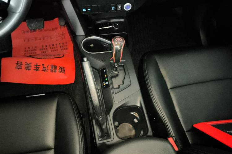 Used Toyota RAV4 2016 2.0L CVT Two-Wheel Drive Fashion Edition China V Standard
