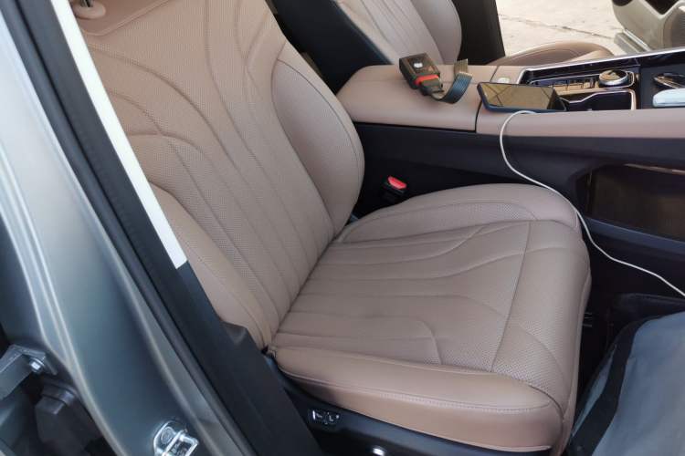 Used Chery Tiggo 8 L 2024 2.0T Two-Wheel Drive Prestige Version 5 Seats
