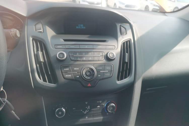 Used Ford Focus 2015 Hatchback 1.6L Manual Comfort Edition
