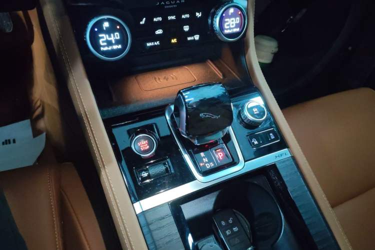 Used Jaguar XFL 2023 XFL 2.0T P250 Two-Wheel-Drive Elite Sport Gold Edition
