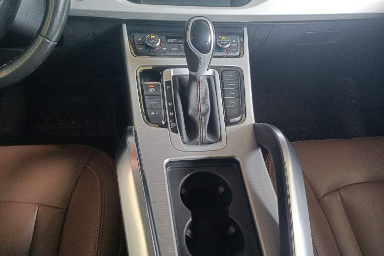 Used Geely Auto Emgrand X7 Sport 2016 1.8TD Automatic ZhiZun Version
