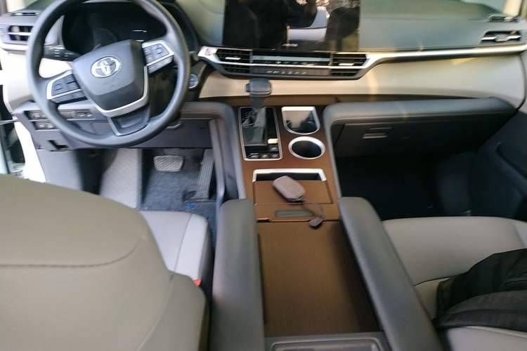 Used Toyota Sienna 2021 2.5L Hybrid Comfort Edition