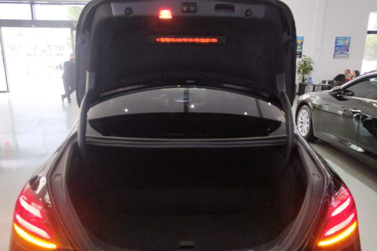 Used Mercedes-Benz E-Class New Energy 2020 E 300 e L
