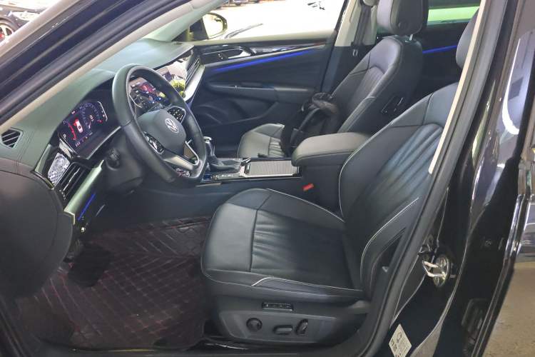 Used Volkswagen Passat 2022 330TSI Luxury Edition Custom Version
