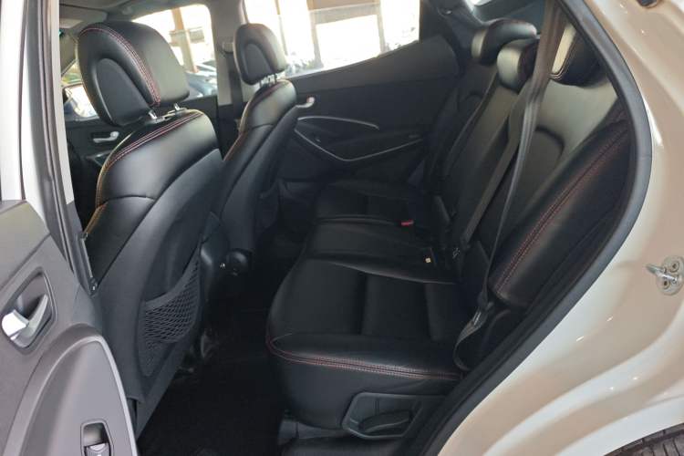 Used Hyundai Santa Fe 2013 2.4L Automatic 2WD Comfort Edition
