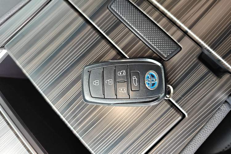 Used Toyota Granvia 2022 2.5L Hybrid Flagship Edition