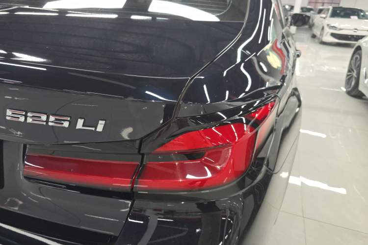 Used BMW 5 Series 2022 Second Facelift 525Li M Sport Package

