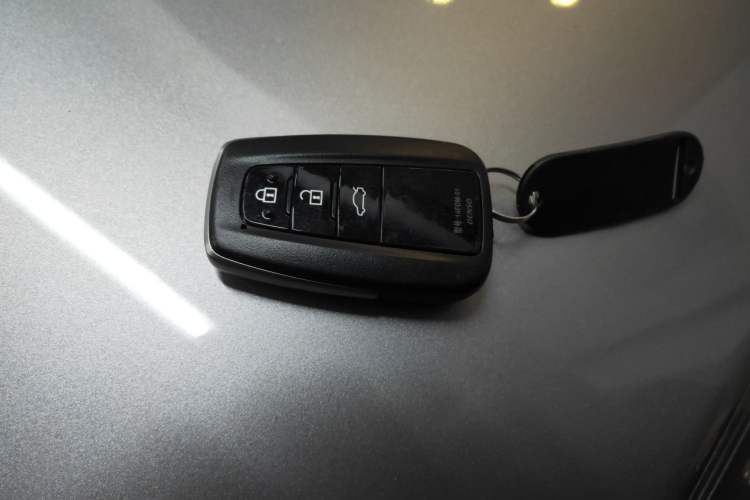 Used Toyota Avalon 2019 Dual-Engine 2.5L Luxury Edition China VI Standard