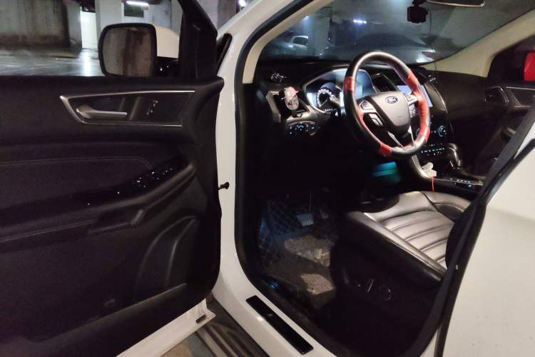 Used Ford Edge 2016 EcoBoost 245 Two-Wheel-Drive Titanium 7-Seater