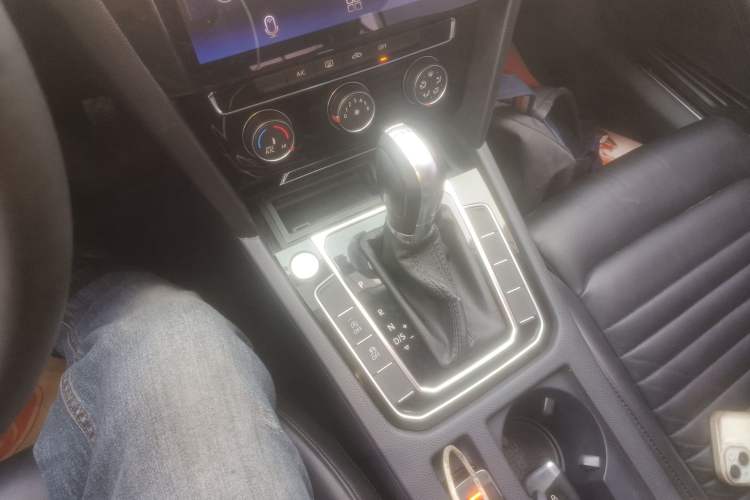 Used Volkswagen Magotan 2017 330TSI DSG Leading Model
