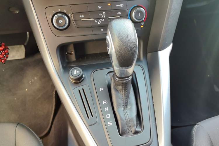 Used Ford Focus 2015 Hatchback 1.6L Automatic Comfort Model
