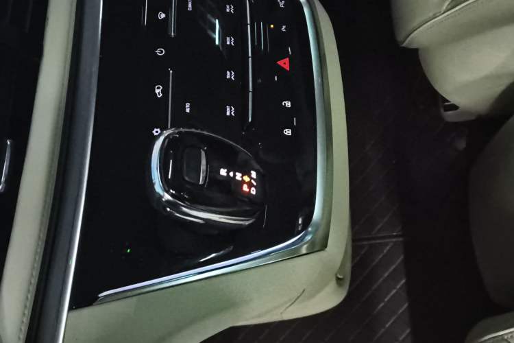 Used Buick GL8 2023 Land Executive Class Deluxe Model
