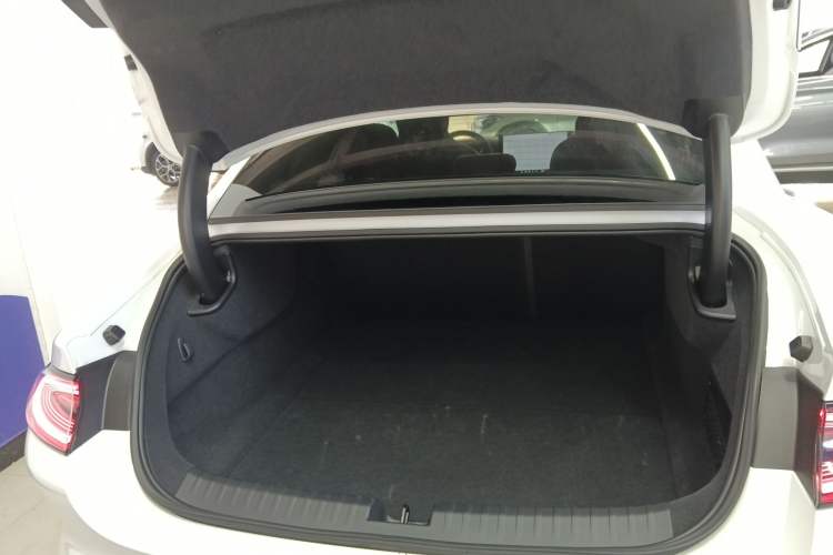 Used  SU7 2024 Rear-Drive Ultra-Long Range Advanced Pro-Level Intelligent Driving Version
