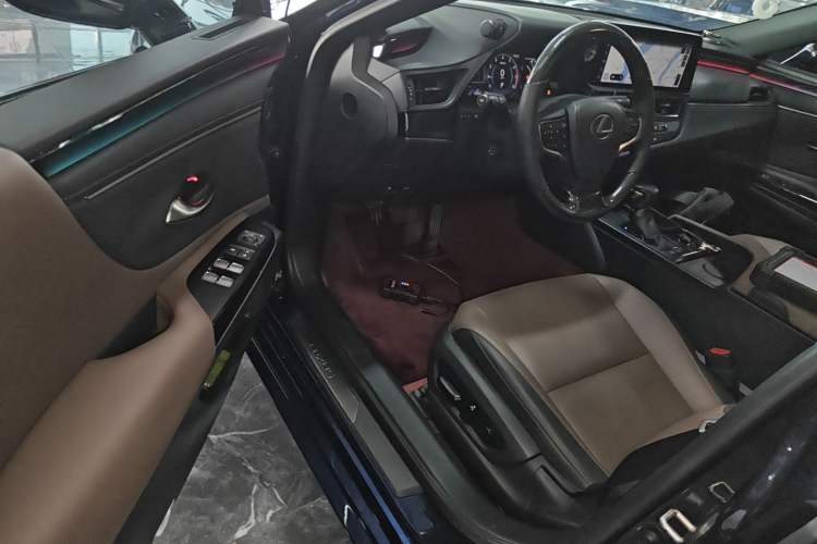 Used Lexus ES 2023 200 Excellence Edition