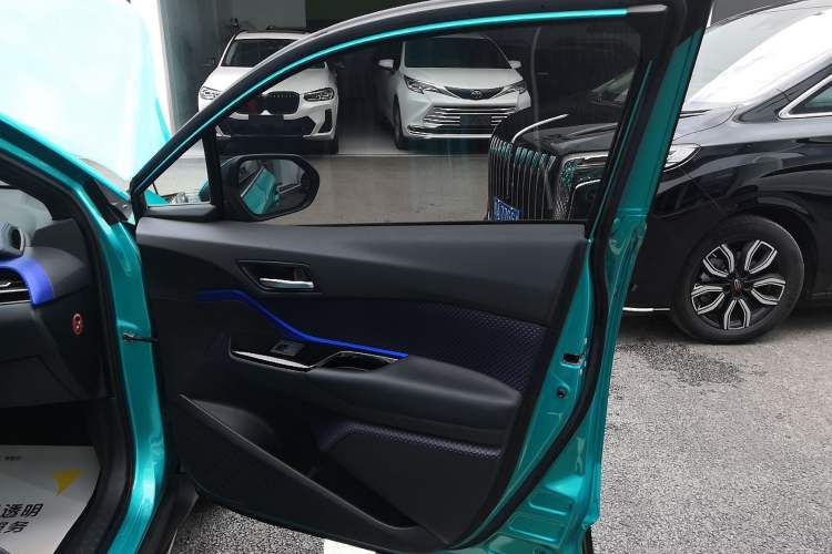 Used Toyota C-HR 2018 2.0L Luxury Sunroof Version China V Emission Standard
