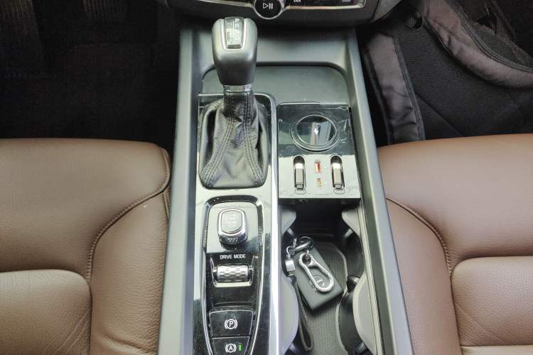 Used Volvo XC60 2019 T5 4x4 Zhiyuan Edition China VI Standard
