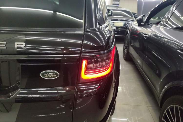 Used Land Rover Range Rover Sport 2019 3.0 L6 HSE DYNAMIC
