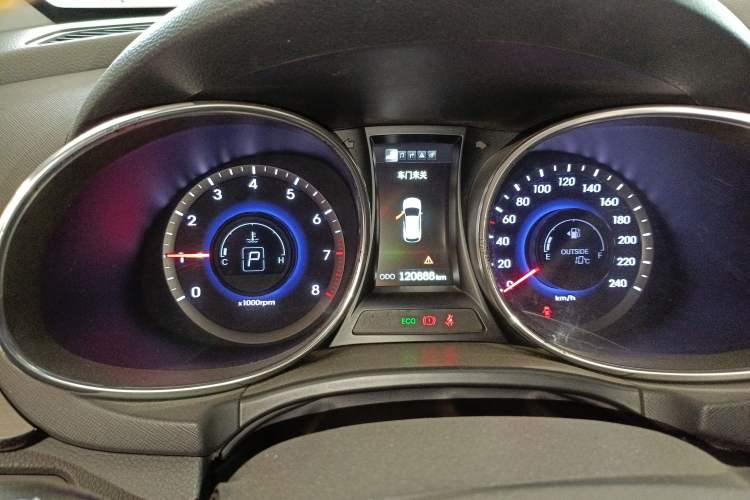 Used Hyundai Santa Fe Classic 2013 3.0L 4x4 Premium Edition 7-Seater Euro IV
