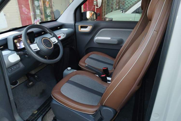 Used Wuling Hongguang MINIEV 2022 GAMEBOY 200km Play Edition with Lithium Iron Phosphate
