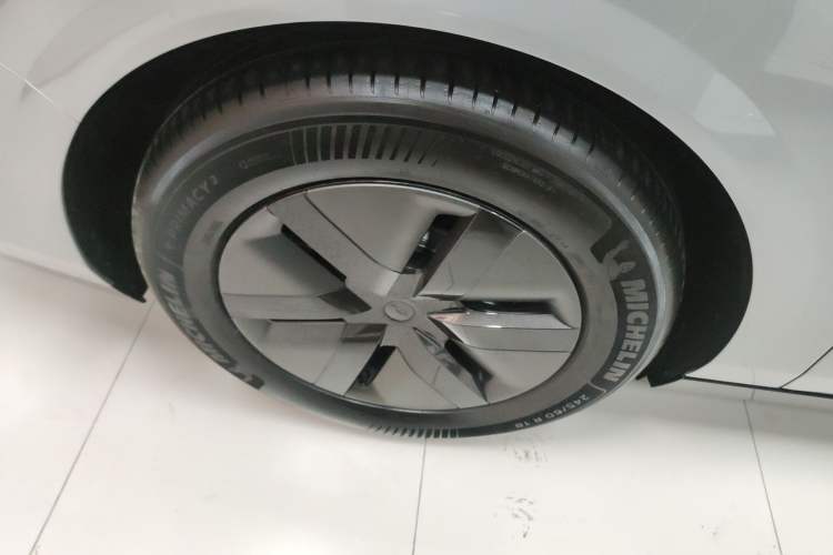 Used Li Auto MEGA 2024 Ultra Model
