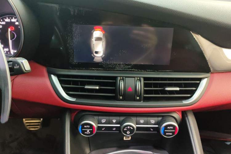 Used Alfa Romeo Giulia 2017 2.0T 280HP Luxury Sport Edition
