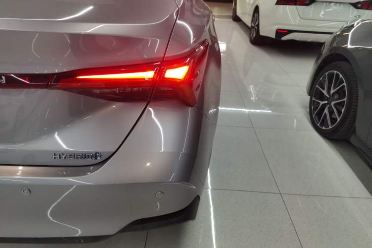 Used Toyota Avalon 2019 Dual-Engine 2.5L Luxury Edition China VI Standard
