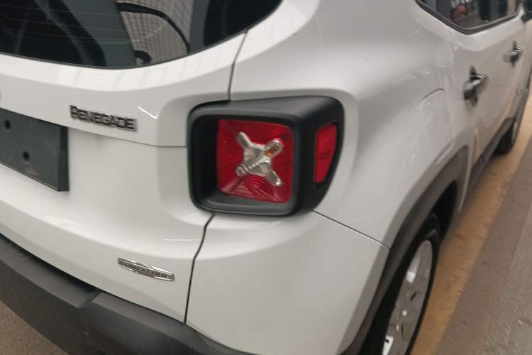 Used  Renegade 2018 Connected Large Screen Version 180T Automatic High-Energy Edition
