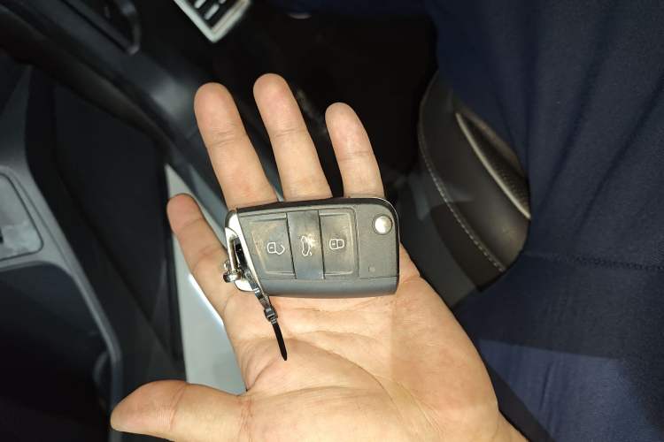 Used Volkswagen Tiguan L 2022 330TSI Automatic Two-Wheel Drive R-Line Enhanced Edition
