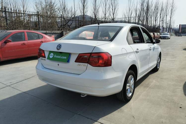 Used Volkswagen Jetta 2015 1.6L Manual Fashion Edition
