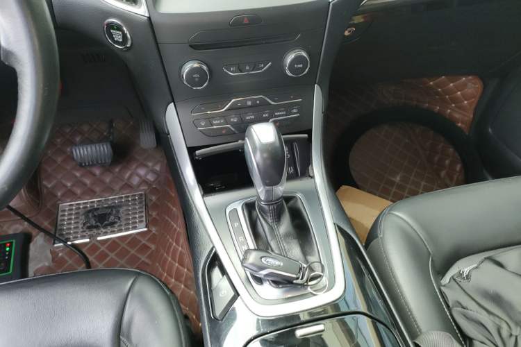 Used Ford Edge 2015 2.0T GTDi Two-Wheel-Drive High-Line Version