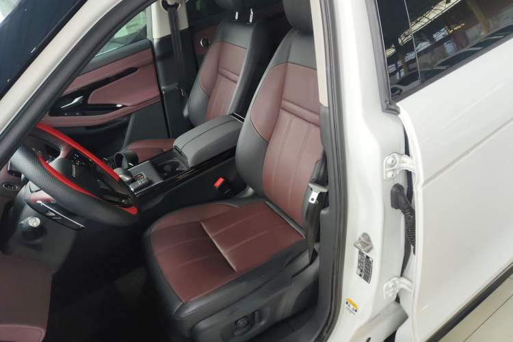 Used Land Rover Range Rover Evoque 2024 Aurora L 249 PS Prestige Light-Chasing Edition