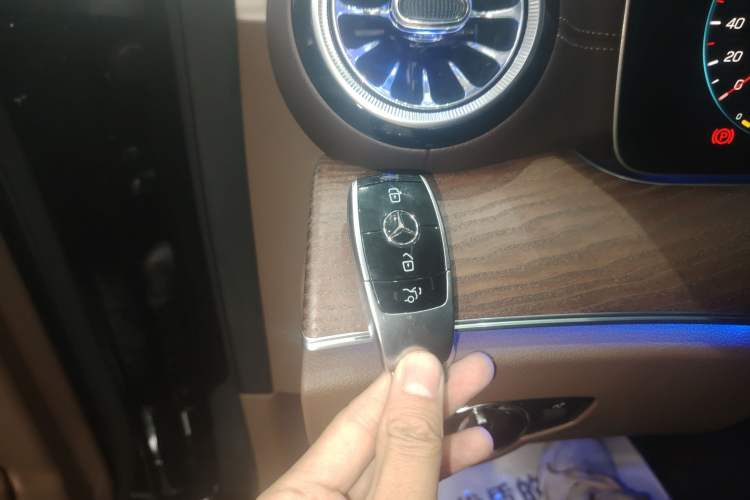 Used Mercedes-Benz E-Class 2023 Updated E 300 L Fashion Edition
