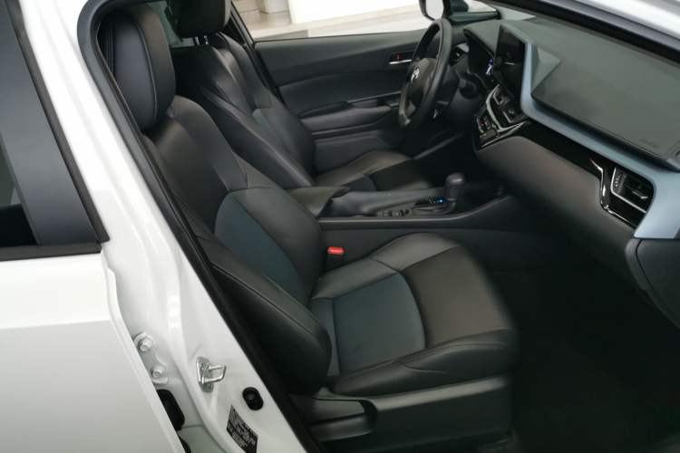 Used Toyota IZOA 2023 2.0L Enjoy Edition
